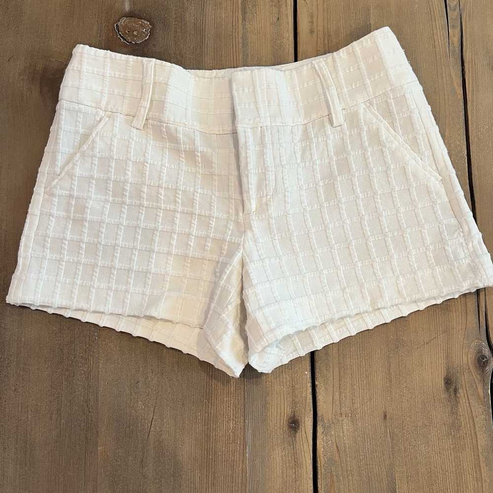 Alice + Olivia Off White Textured Checked Shorts Seersucker Trouser Tailored 2